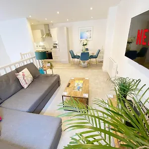 https://the-seaside-maisonette-free-parking-close-to-town.tophotelsbath.com